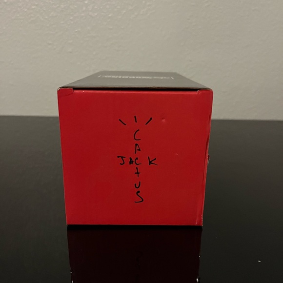 Travis Scott x Houston Rockets Bobblehead - Picture 4 of 4